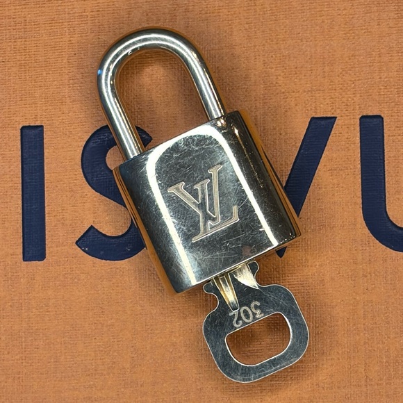 LOUIS VUITTON | Gold Tone Lock and Key #302 - Picture 1 of 3